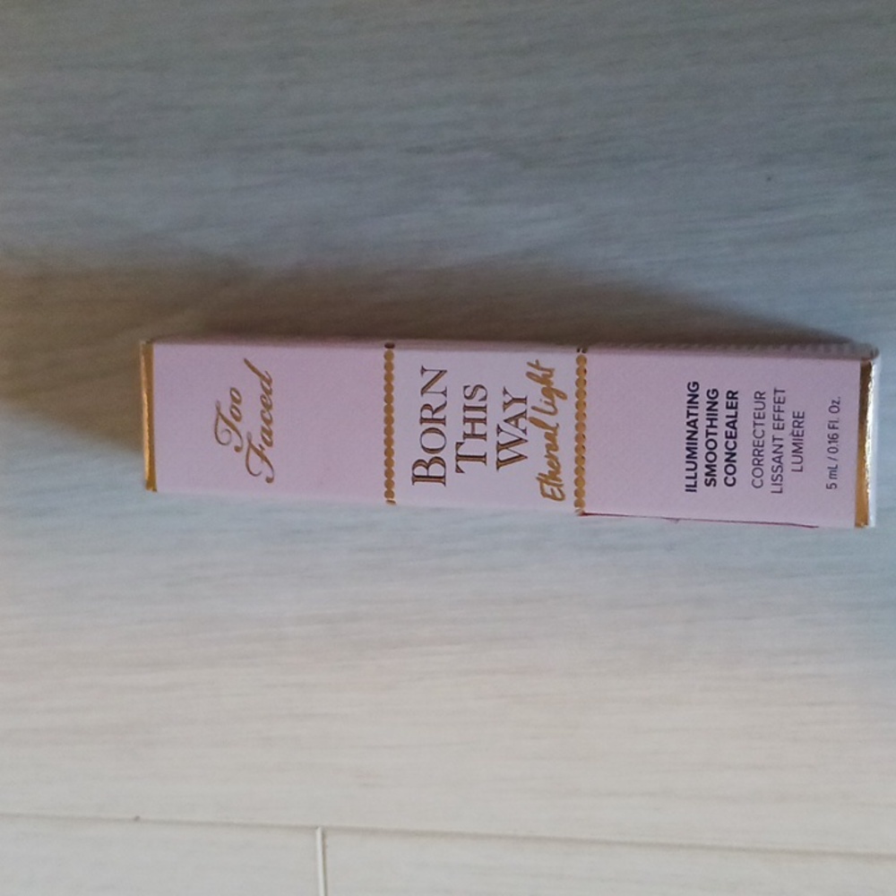 NWT - Too Faced Born This Way Ethereal Light Illuminating Smoothing Concealer